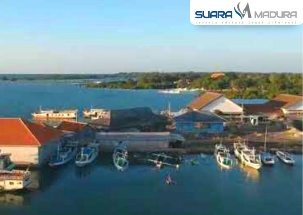 Warga Pulau Raas Menjerit BBM Langka, Pemkab Sumenep Harus Hadir 6 Warga Pulau Raas Menjerit BBM Langka, Pemkab Sumenep Harus Hadir