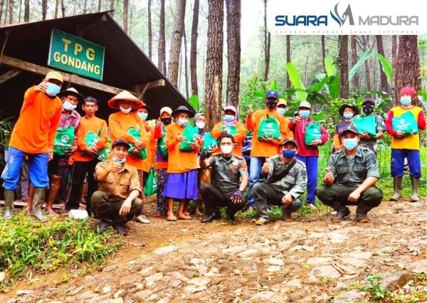 10.425 Paket Sembako Dibagikan Perhutani KPH Lawu Ds ke Pekerja Hutan