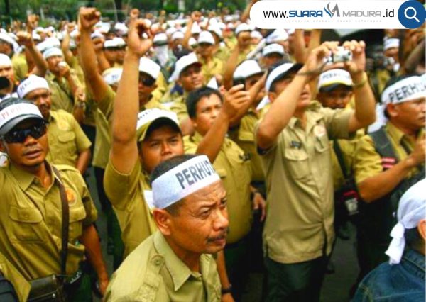5000 Pegawai Perhutani Unjuk Rasa Kementerian Lingkungan Hidup Dan Kehutanan Atas Penetapan KHDPK