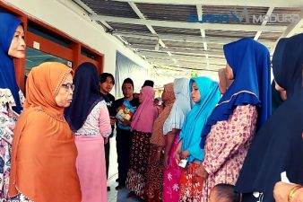 AWALS Buat Warga Sapudi Senyum Manis di Jumat Manis