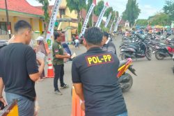 Ketika Satpol PP Sumenep Menjelma Jadi Petugas Parkir 4 Ketika Satpol PP Sumenep Menjelma Jadi Petugas Parkir
