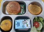 Menu Ala Barat Makan Bergizi Gratis di Pulau Sapudi Jadi Sorotan