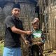 Asosiasi Wartawan Sapudi Bagikan Ratusan Paket Sembako untuk Warga Kurang Mampu
