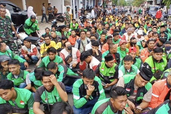 BIP Bagikan 6.000 Paket Sembako untuk Ojol, Pasukan Kuning dan Disabilitas di Sumenep