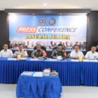 Petugas Bea Cukai bersama Satgaspam Lanudal Juanda saat menunjukkan barang bukti narkotika yang berhasil digagalkan penyelundupannya melalui Bandara Juanda. Sinergi kedua instansi ini menjadi bentuk komitmen pemberantasan narkotika di pintu masuk negara. ©insuara.id