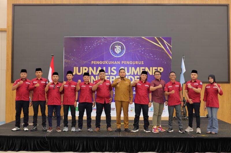 Jajaran Pengurus JSI (Jurnalis Sumenep Independen) bersama Bupati Achmad Fauzi.